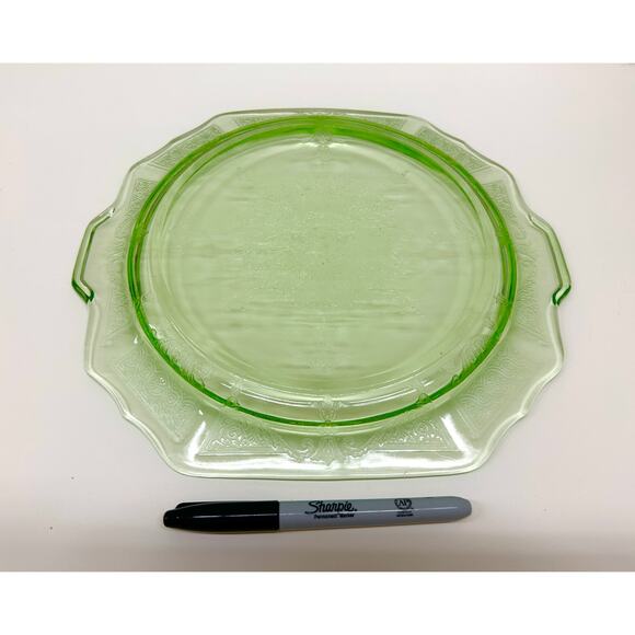 Uranium Glass Serving Plate, VTG 30s UV Glow Princess Pattern 10x11 inch Platter - Picture 4 of 4